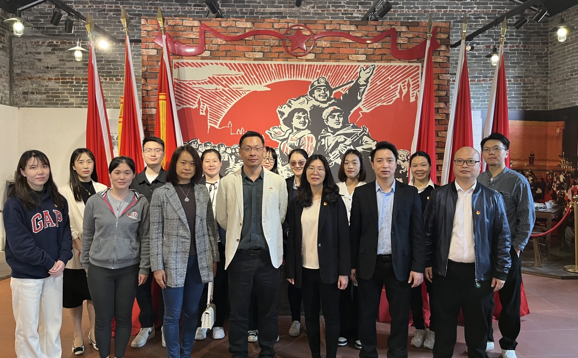 學(xué)思踐悟二十大  一心向黨筑未來(lái)——電子口岸公司黨支部開展主題黨日活動(dòng)